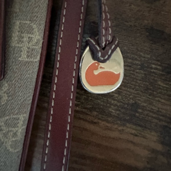 Vintage Dooney and Bourke crossbody bag - Picture 6 of 11